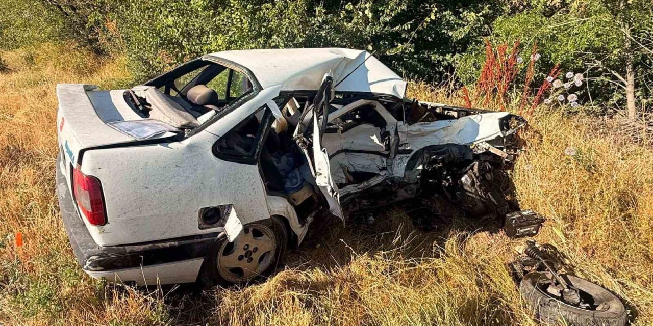 Afyon'da otomobillerin çarpıştığı kazada bir kişi öldü 3 kişi yaralandı