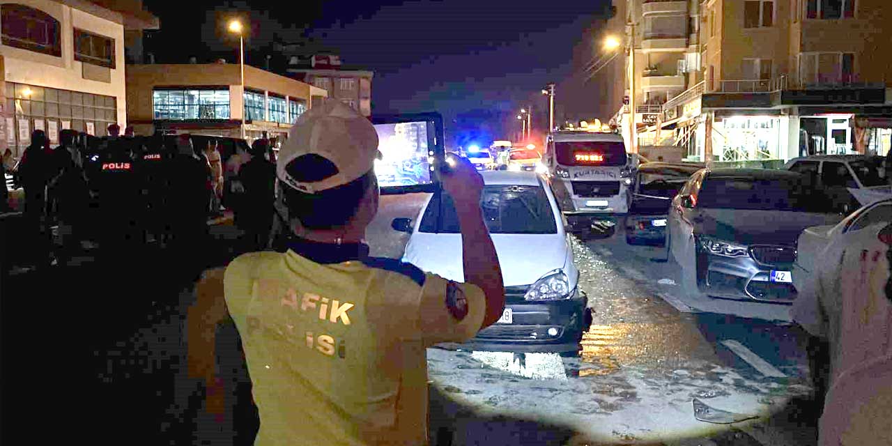 Meram'da Gece Kazası: Sola Dönüş Yapan Otomobil Dehşet Saçtı!