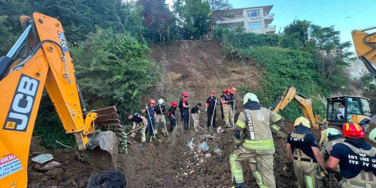 Büyükçekmece Sahilinde Korkutan Göçük! Anne ve Çocuk İddiası Ekipleri Alarma Geçirdi