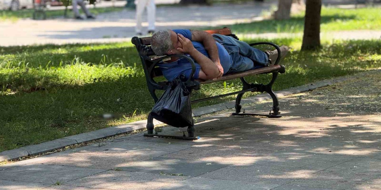 Yaz ortasında kış geldi derken sıcak hava ve nem bunalttı
