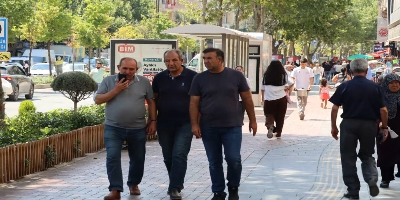 Gurbetçi hareketliliği esnafa can suyu oldu
