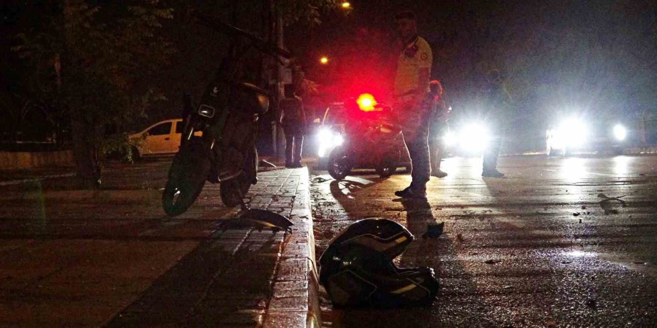 Feci kaza: Yayaya çarpan motosikletli hayatını kaybetti