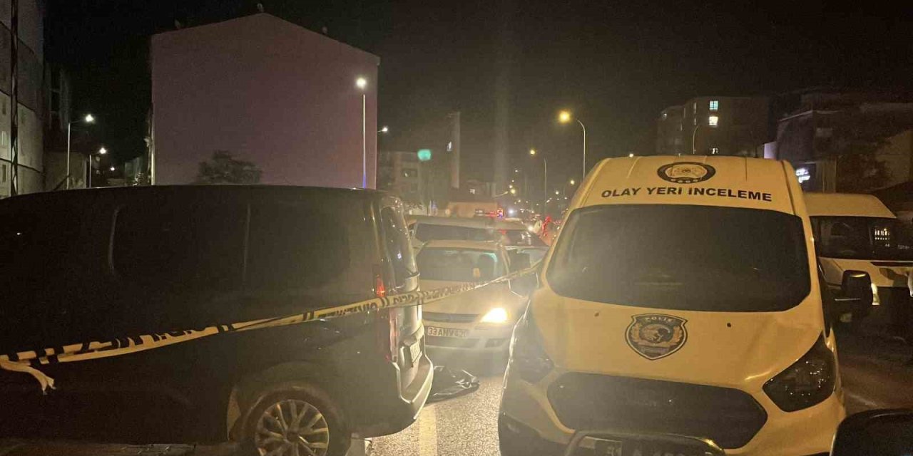 Otomobilde ölü bulunan İpek Gezer son yolculuğuna uğurlandı
