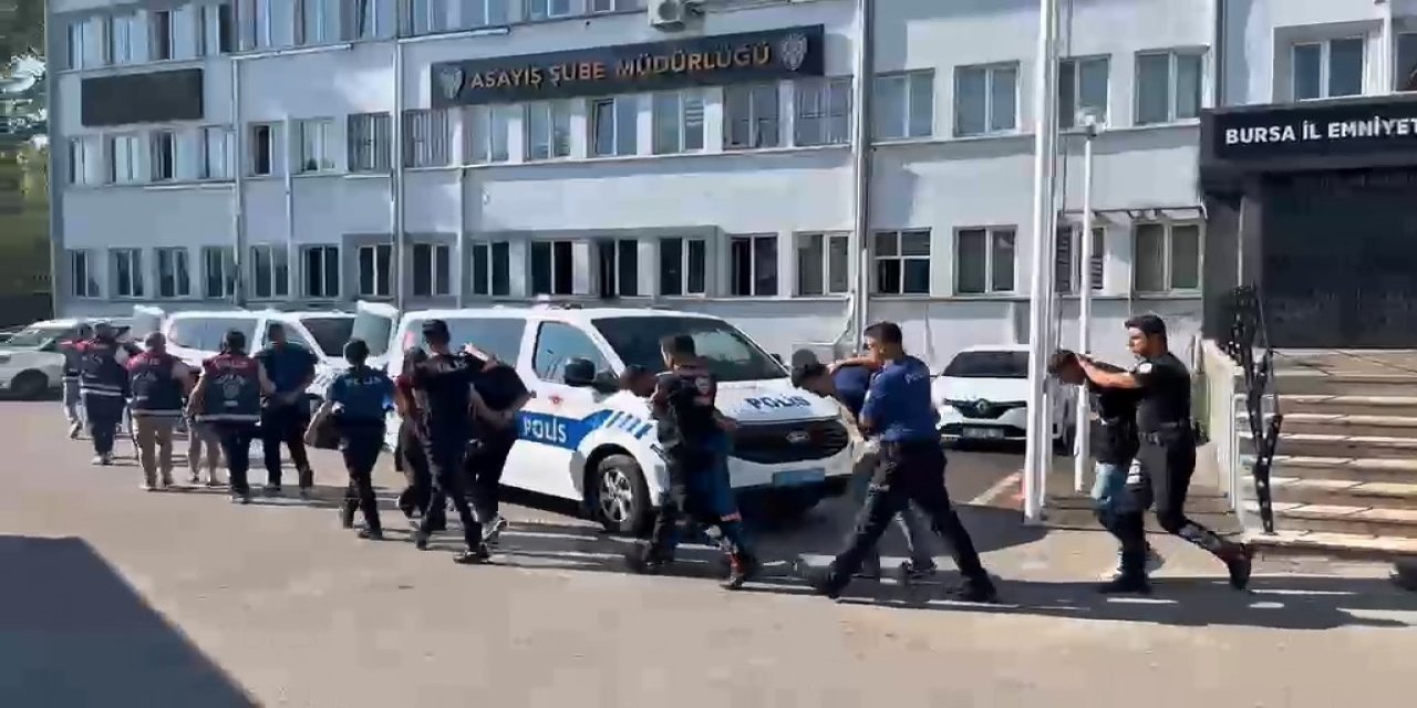 Bıçak Zoruyla Banka Hesabı Açtırdılar