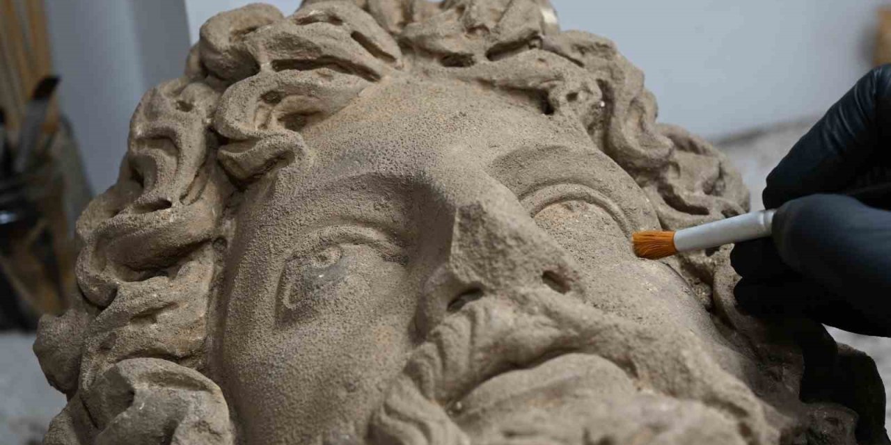 Aspendos’ta Heyecan Veren Keşif: Şifanın 1800 Yıllık Sembolü Gün Yüzüne Çıkarıldı