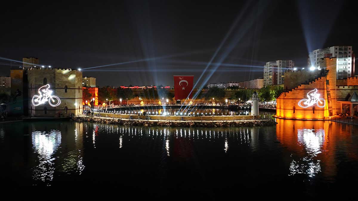 KONYA'DA MUHTEŞEM GECE
