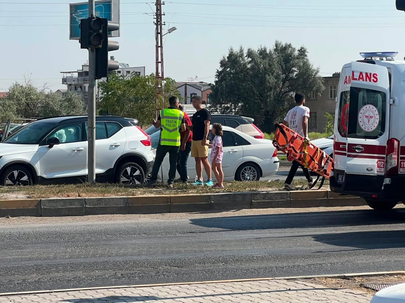 Konya-Ereğli Yolunda Korkutan Kaza: Kırmızı Işıkta Duramayan Araç Dehşet Saçtı!
