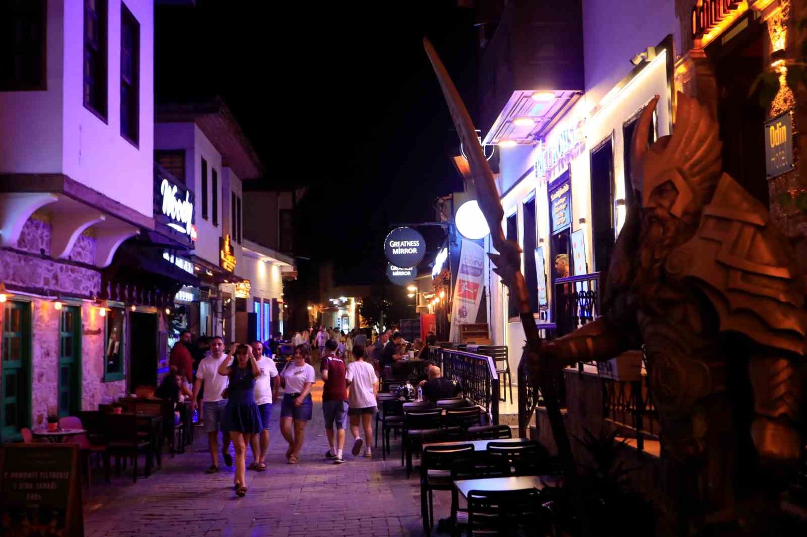 Hava karardığında nüfus artıyor