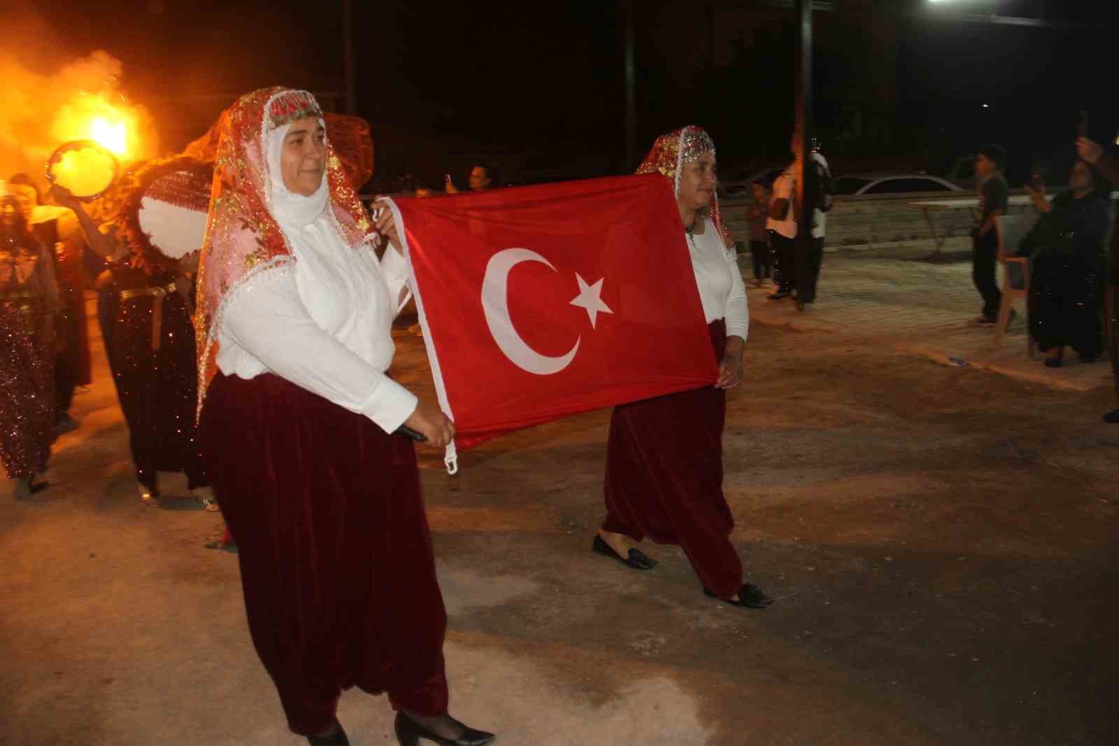 Konya’da unutulan gelenek yeniden canlandı! Şalvarlarını giyen kadınlar gece boyunca doyasıya eğlendi