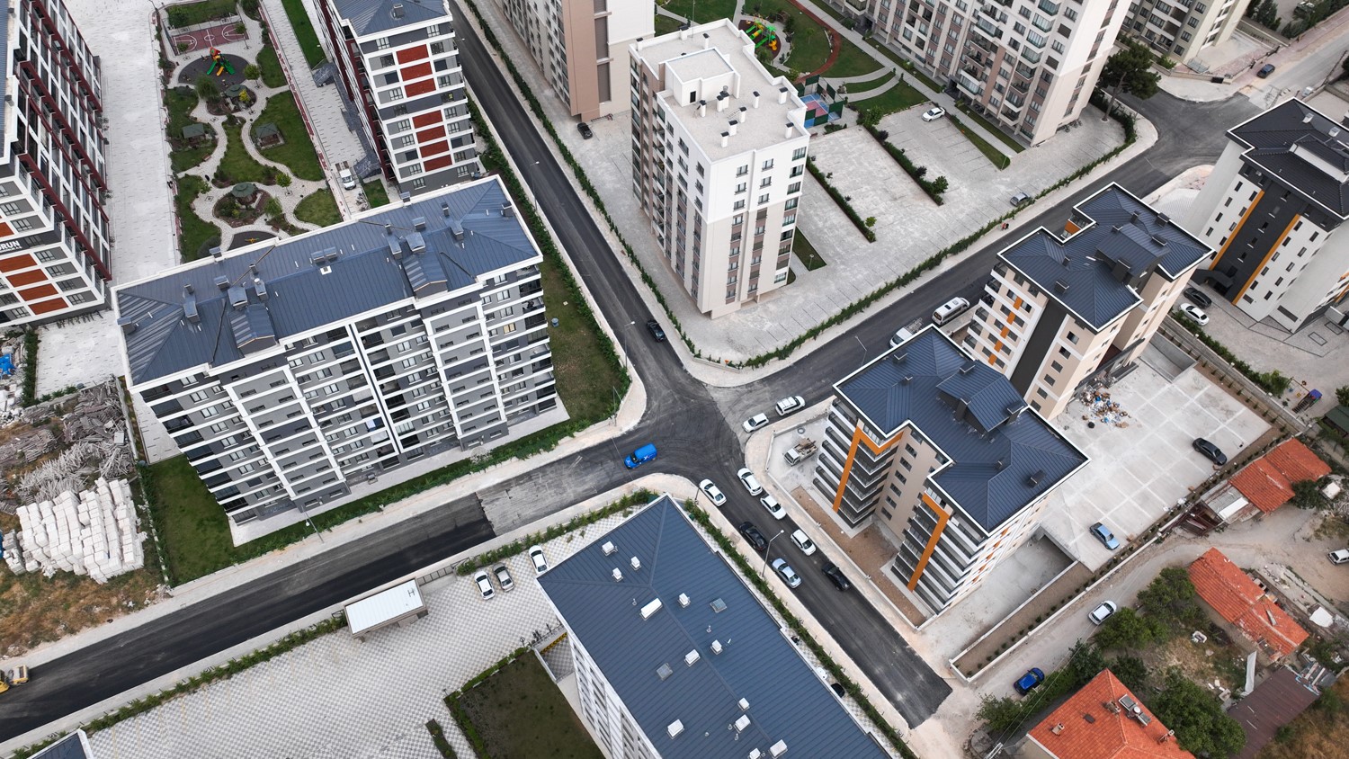 Konya’da 6 noktada yol seferberliği: 1.705 ton sıcak asfalt serildi