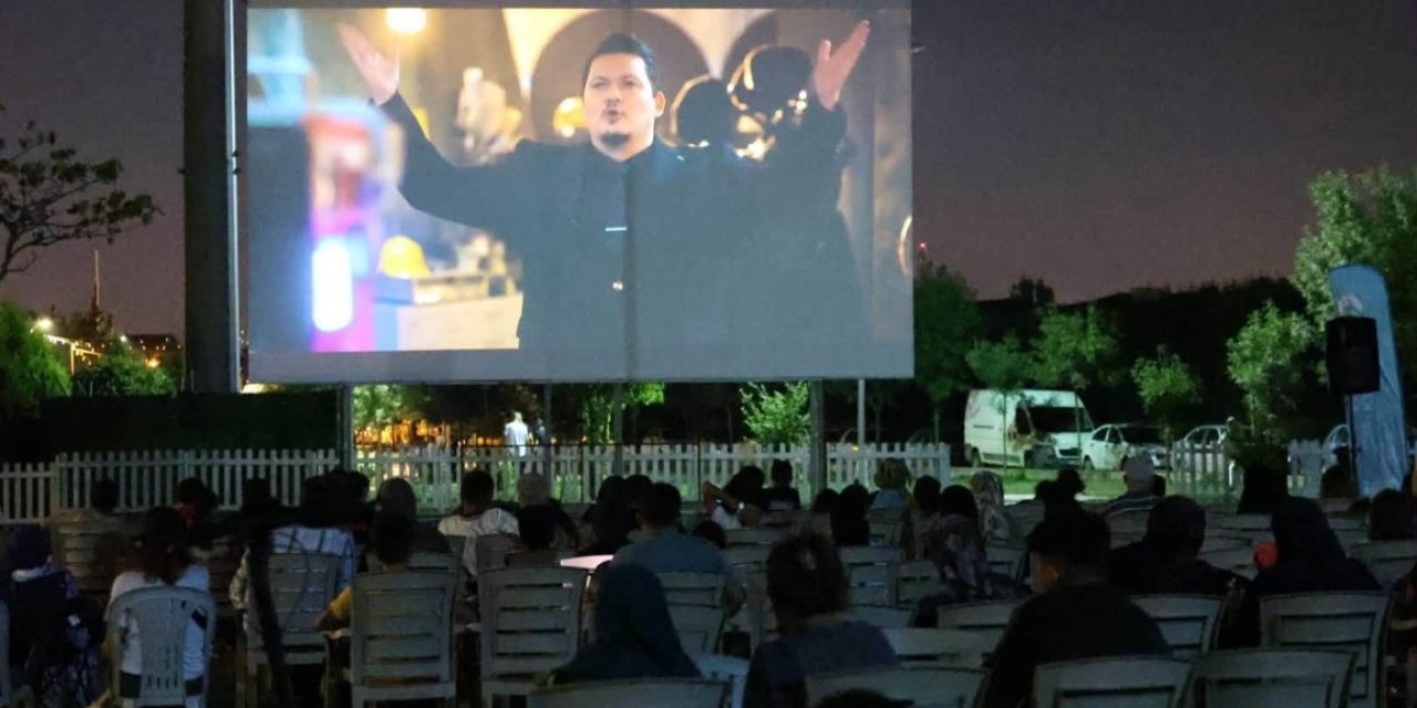 Yıldızların Altında Sinema Keyfi: Açık Hava Etkinliklerine Büyük İlgi!