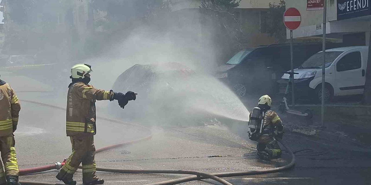 Seyir Halindeki Elektrikli Araç Aniden Yandı