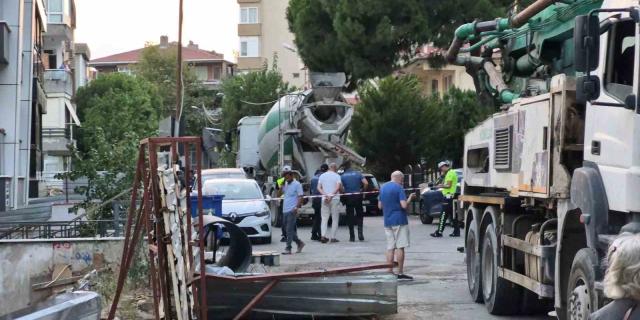 Beton Mikserinin Altında Kalan Kadın Hayatını Kaybetti