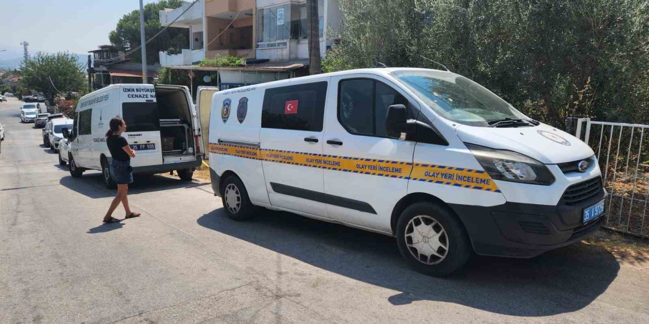 Servise Binmeyince Ortaya Çıktı: Anne ve oğlu evde ölü bulundu
