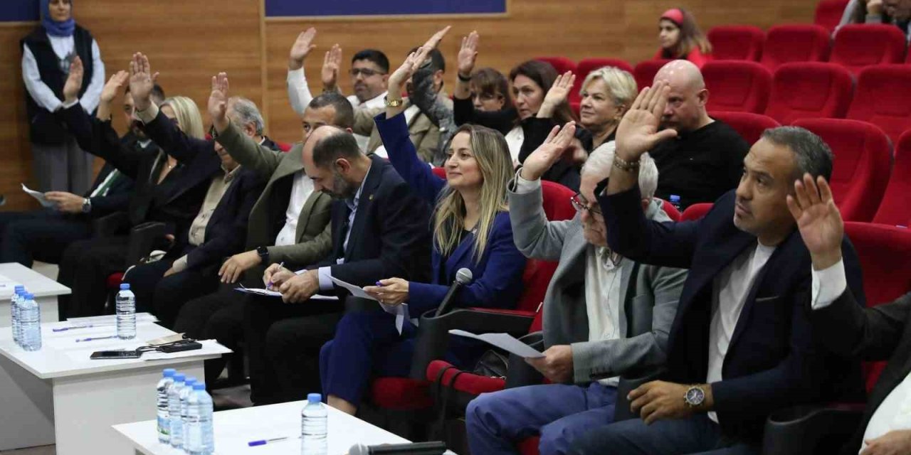 Aliağa Belediye Meclisinde Dengeler Değişti: Çoğunluk El Değiştirdi!