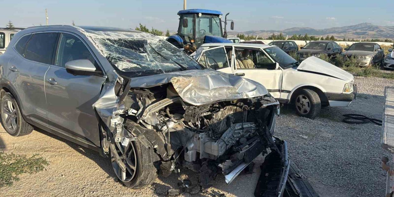 Afyon güne kaza haberiyle başladı: 1 ölü 7 yaralı