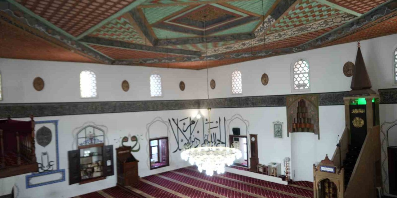 510 Yıllık Sırrı Tavanında Saklı: Rüstem Paşa Cami Hayran Bırakıyor