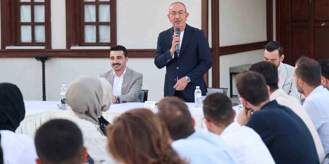 Meram'da Yarınların Türkiye'si Konuşuldu: Başkan Kavuş’tan Gençlere Net Mesaj!