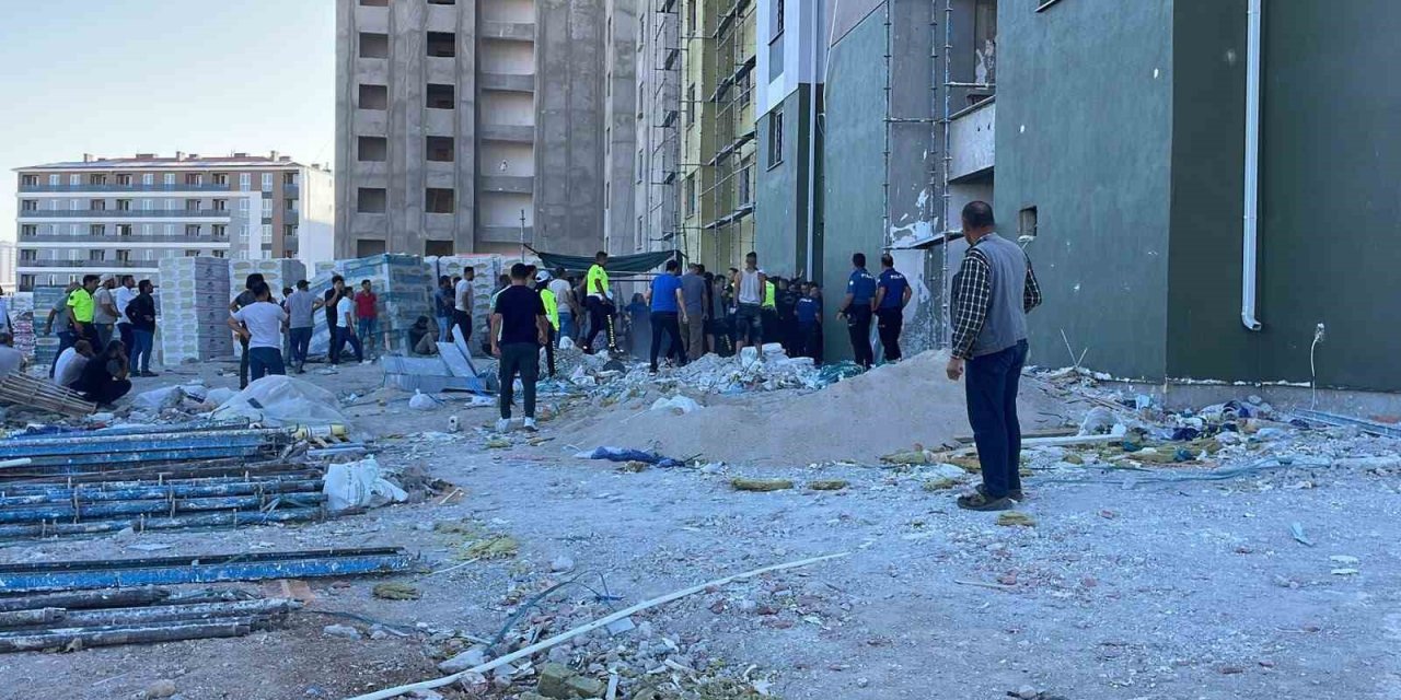 İnşaatta Feci Olay: 12. Kattan Düşen İşçiden Acı Haber!