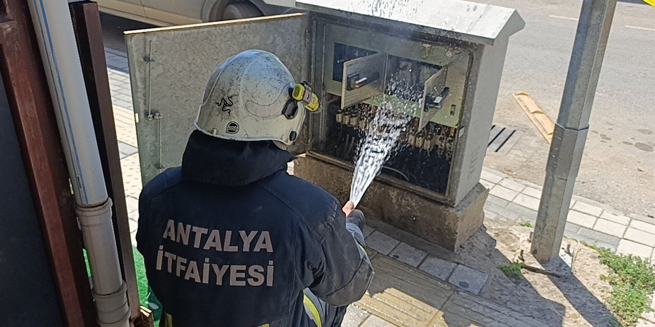 Aşırı Sıcaklar Elektrik Panolarını Yakmaya Başladı