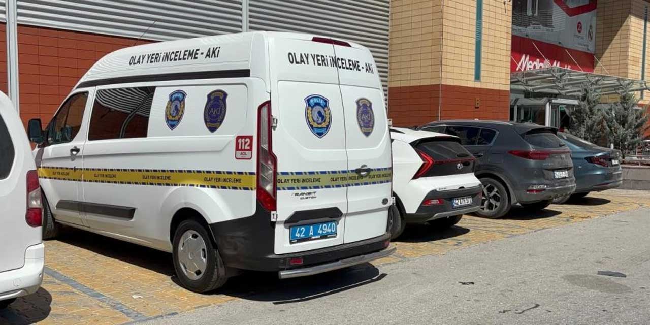 KuleSite'de herkesin gözü önünde bıçaklı kavga: Yakup Okutan hayatını kaybetti
