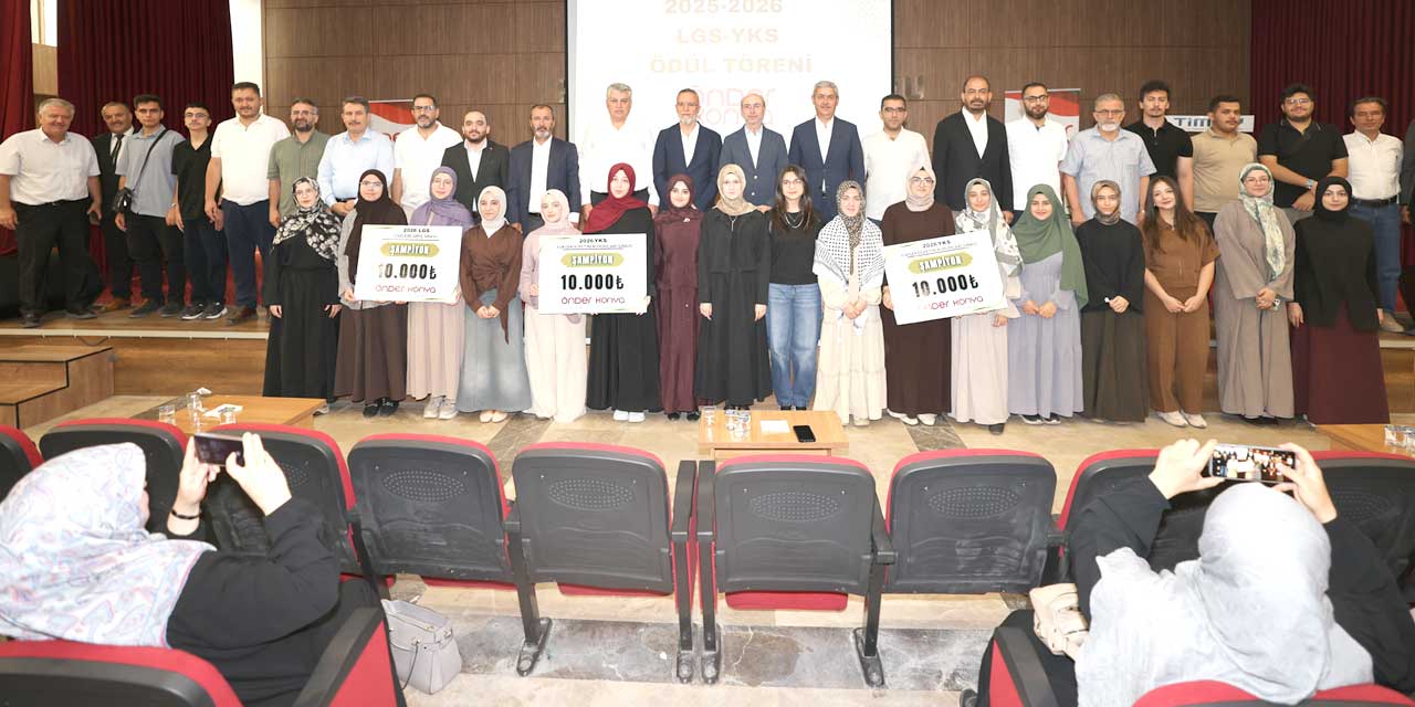 Konya'nın LGS ve YKS Şampiyonları Ödüllendirildi