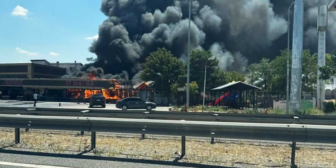 Konya’da Dinlenme Tesisinde Korkutan Yangın: Alevler Restoranı Sardı