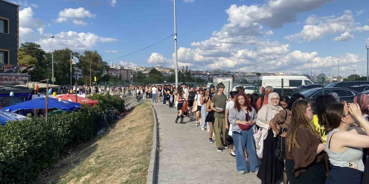 5. İstanbul Festivali'nde Ateez Rüzgarı: Kilometrelerce Kuyruk Oluştu