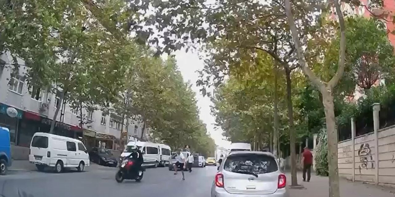 Genç kızın telefonu böyle çalıp kaçtılar