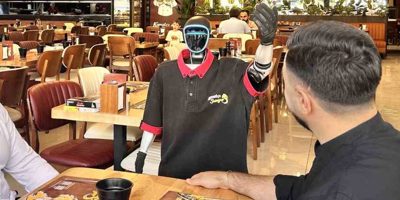 Maaşı ve izin günü olan robot garson, şimdi de zam istiyor