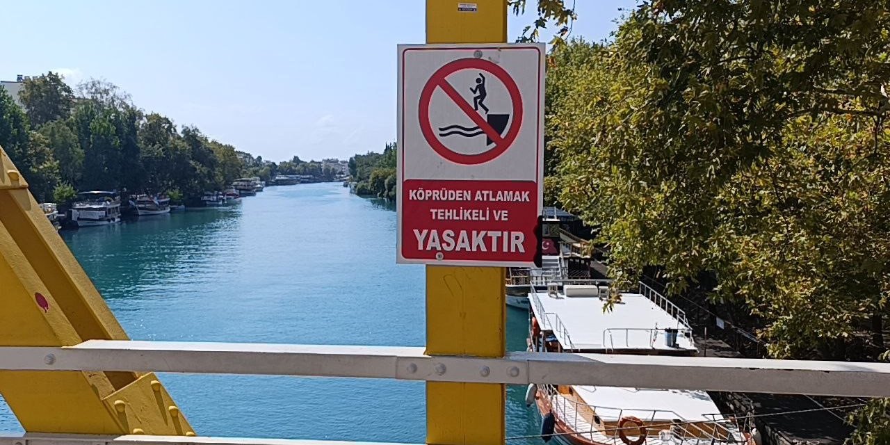 Çocukların Manavgat Irmağı’nda tehlikeli serinliği: Yasak umurlarında değil