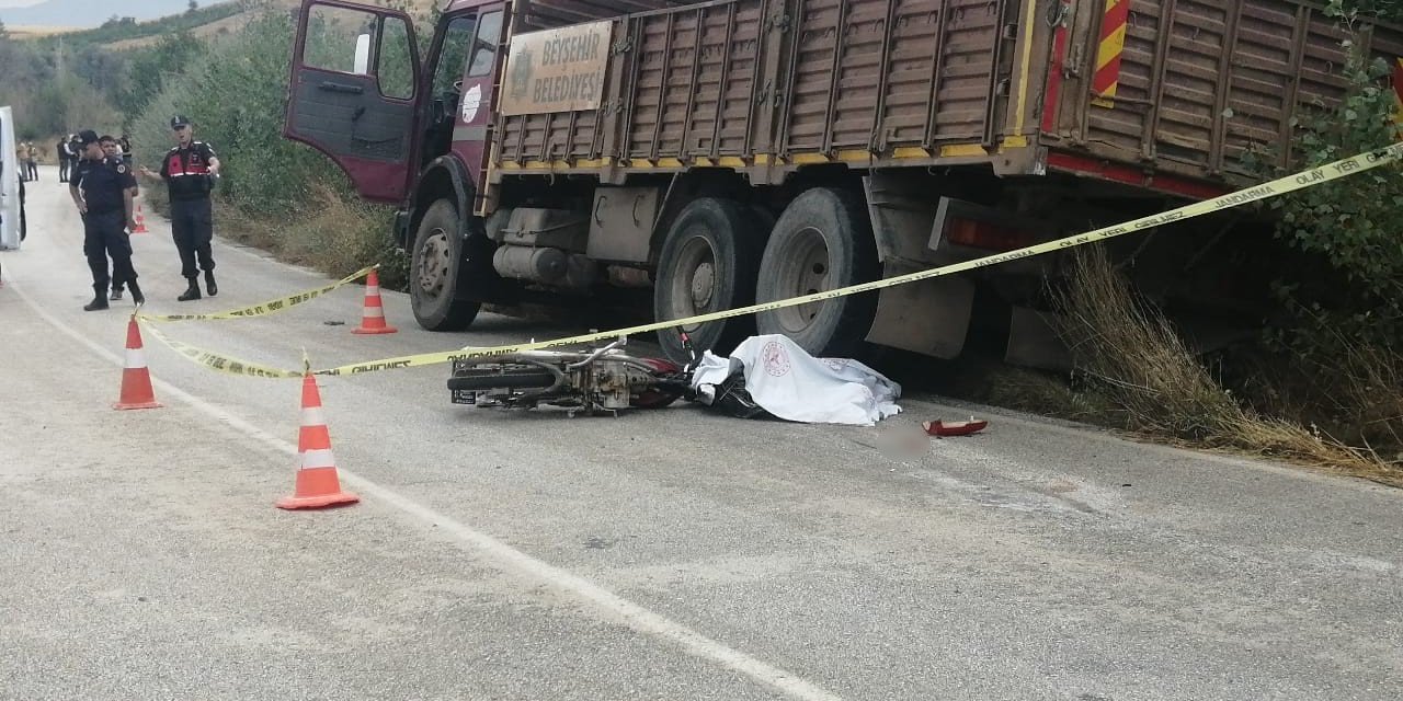 Beyşehir Belediyesi'ne ait kamyon motosikletle çarpıştı: 19 yaşındaki Eren hayatını kaybetti