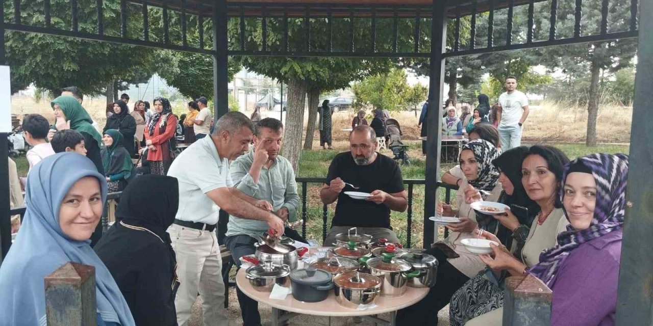 Beyşehir’in Tescilli Çetmi Şeker Fasulyesi İçin Kazanlar Kaynadı