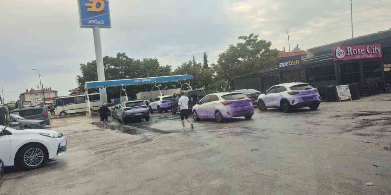 Araçların Mora Boyandığı Olayın Görüntüleri Ortaya Çıktı