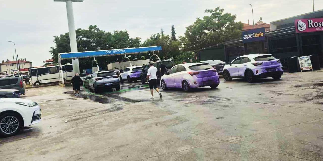 Dinar-Çay Kara Yolunda İlginç Olay: Yağmurla Birleşen Kimyasal Araçları Mora Boyadı