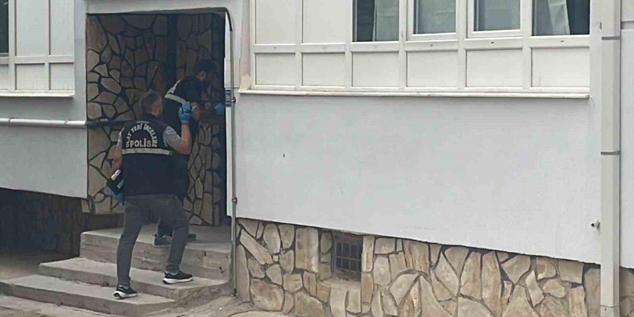 Merdivenlerinden düşen yaşlı adam hayatını kaybetti