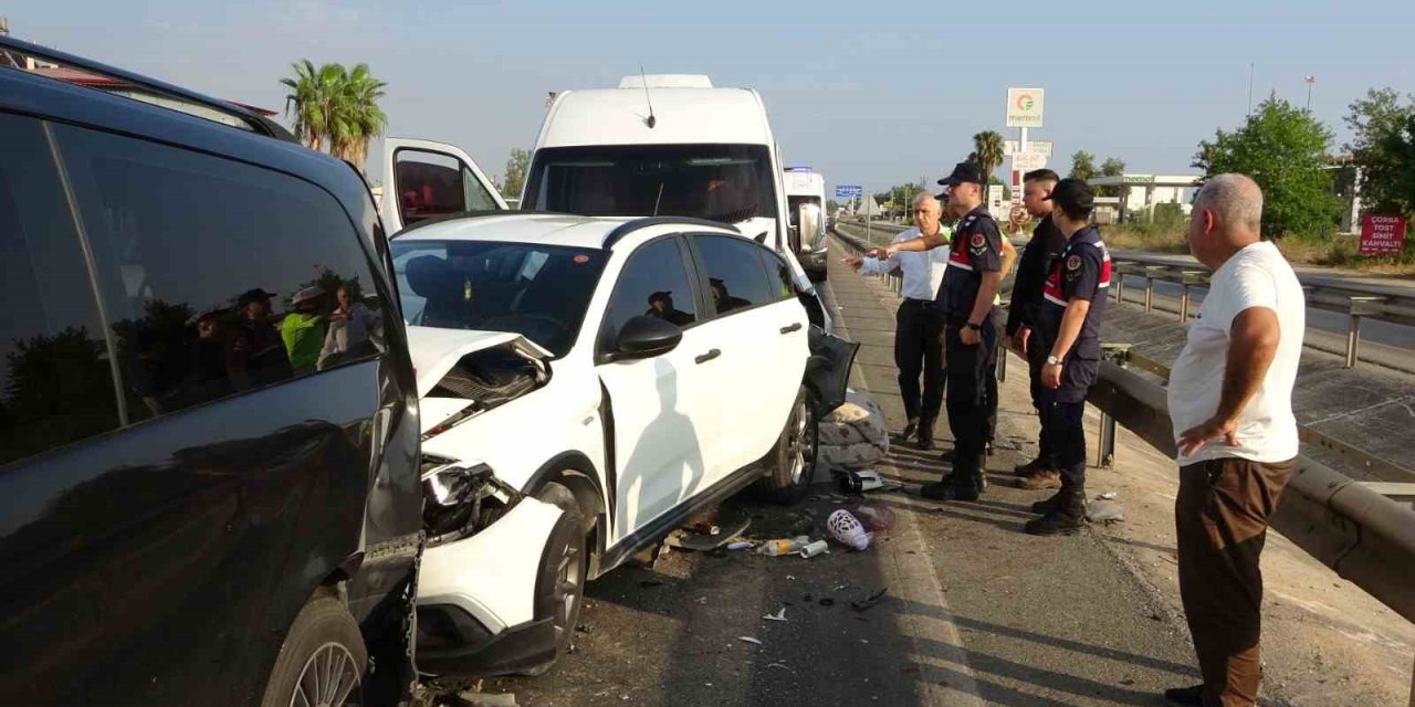 Antalya'daki Feci Kazaya Konya Plakalı Araç da Karıştı: 17 Kişi Yaralandı