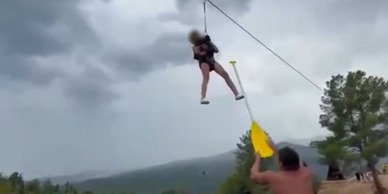 Köprülü Kanyon’da Zipline Hattında Mahsur Kalan Çocuğu Rafting Rehberi Kurtardı