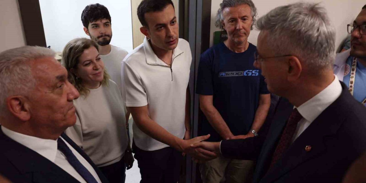Bıçaklı Saldırıda Yaralanan Milletvekiline Bakan Ziyareti: Sağlık Durumu Nasıl?