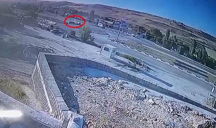 Kavşakta 2 otomobil çarpıştı 10 kişi yaralandı