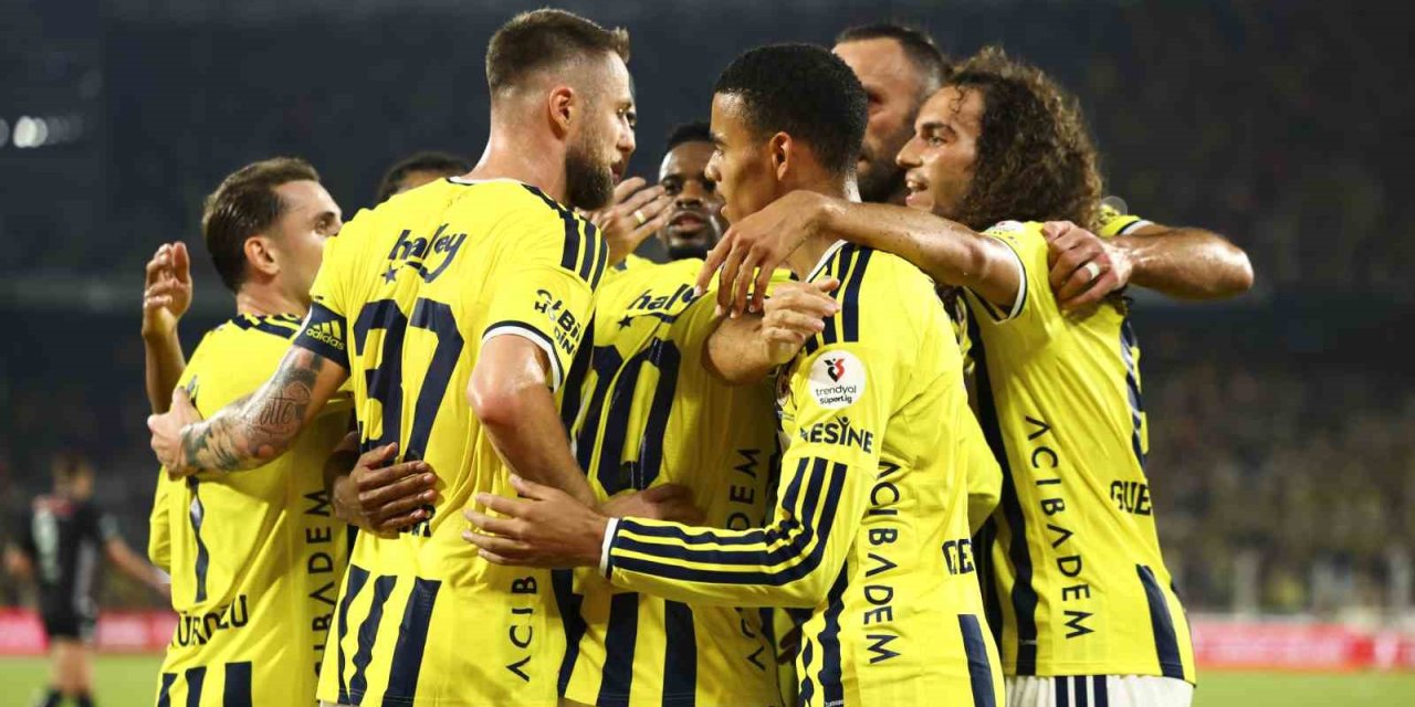 Fenerbahçe, ligdeki ilk galibiyetini Konyaspor'dan aldı