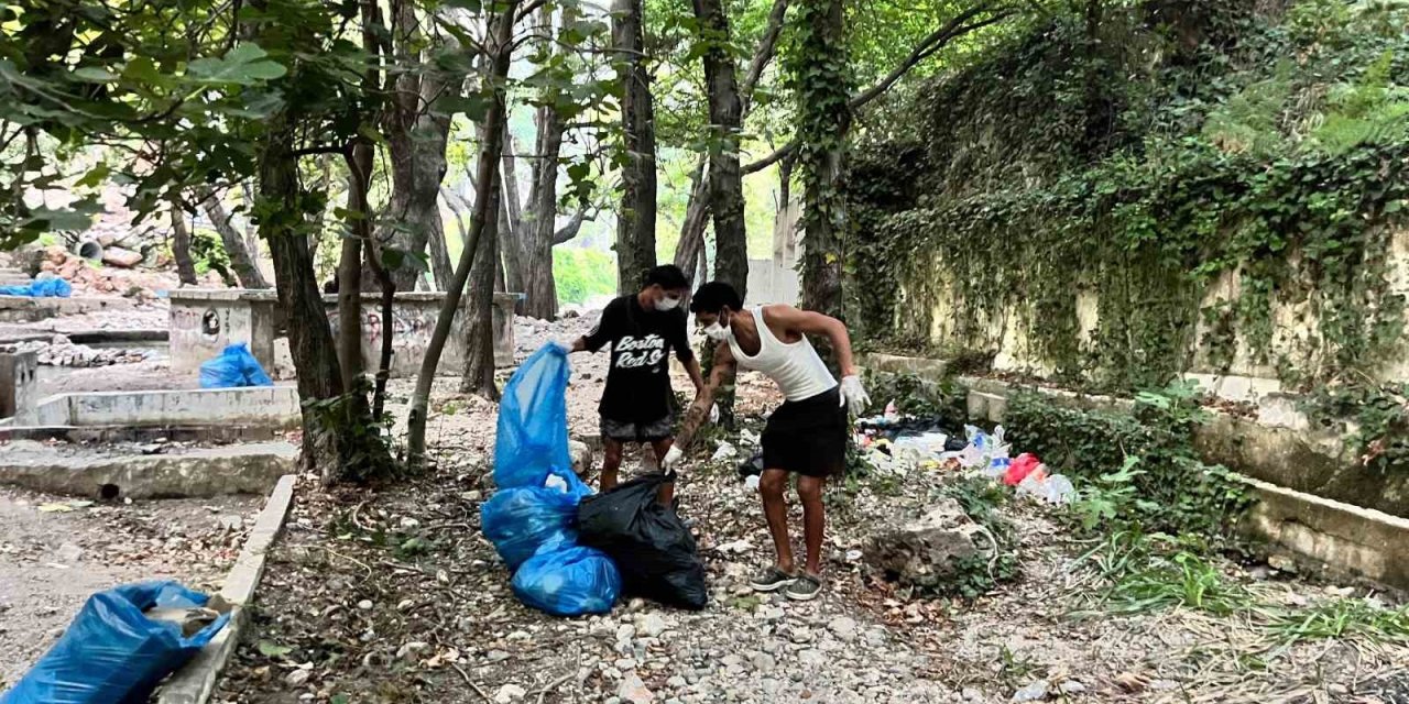 Gezmeye geldiler, temizlik yapıp gittiler