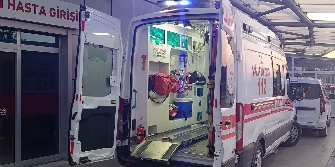 Beyşehir'de Kontrolden Çıkan Motosiklet Devrildi: 2 Yaralı
