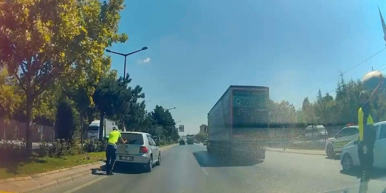 Selçuklu'da Sol Şeritte Kalan Sürücünün İmdadına Trafik Polisi Yetişti