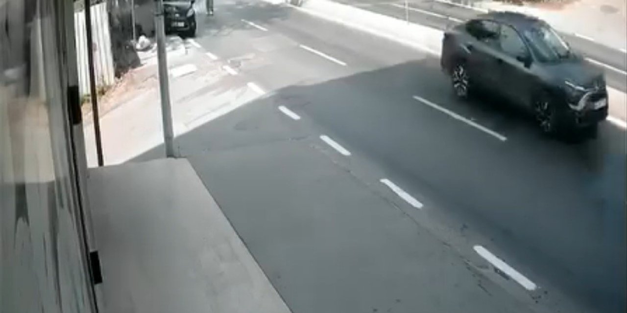 Yayaya çarpmamak için direksiyonu kırdı, kazadan kaçamadı
