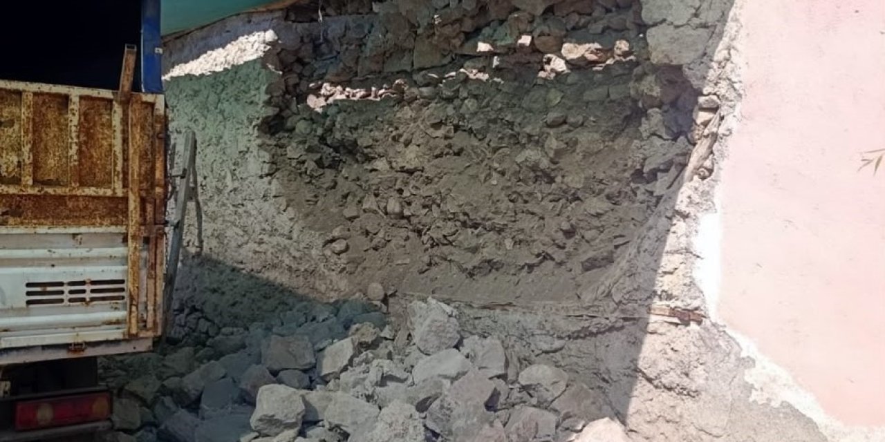 Pınarbaşı'ndaki 4.1'lik Depremde Bazı Evlerde Hasar Oluştu
