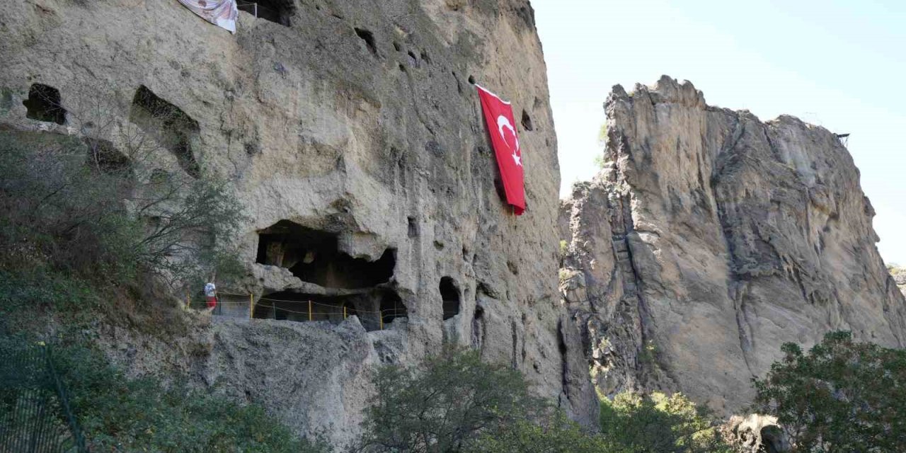 İç Anadolu'nun Peri Bacaları: Başkentte Ezber Bozan Tarihi Rota