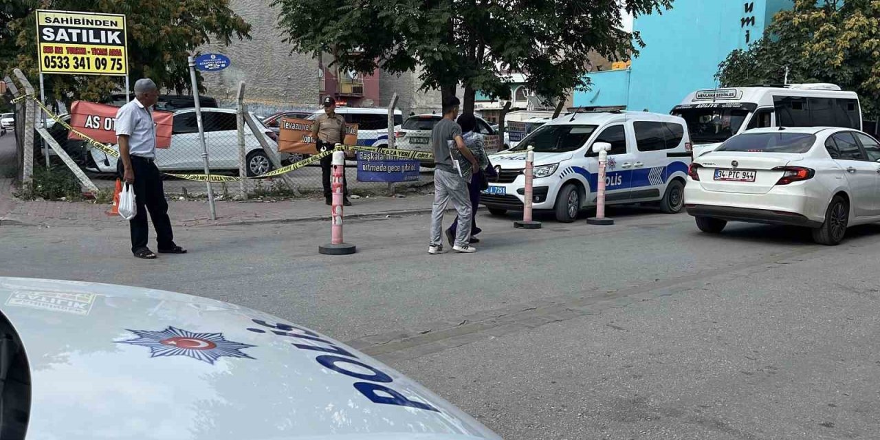 Bıçaklanan Adamın Silahı Tutukluk Yapınca Facia Ucuz Atlatıldı