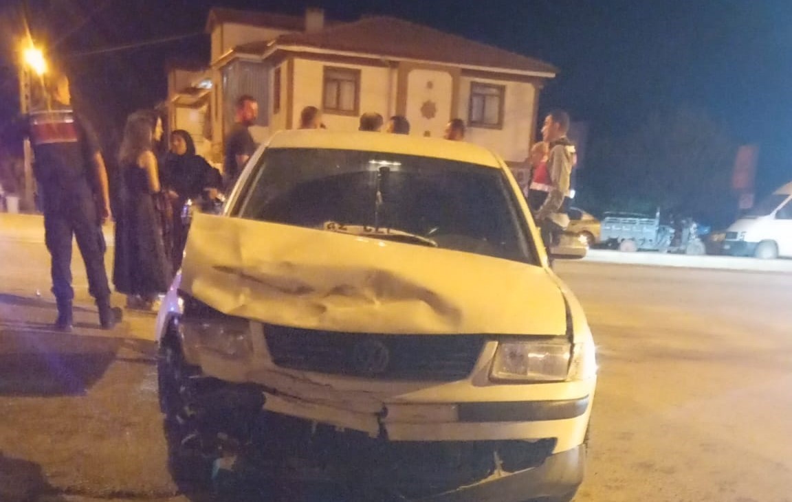 Kavşakta Otomobil İle Motosiklet Çarpıştı: 2 Yaralı