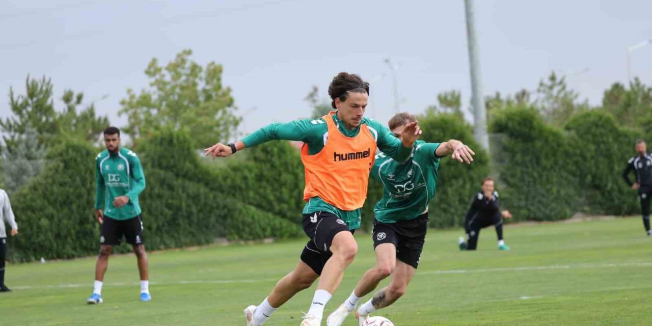 Konyaspor'da önce toplantı sonra idman